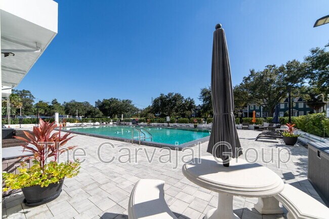 Building Photo - 400 E Colonial Dr