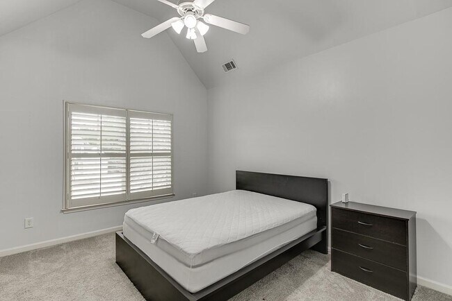 Building Photo - 4537 Grandview Pkwy