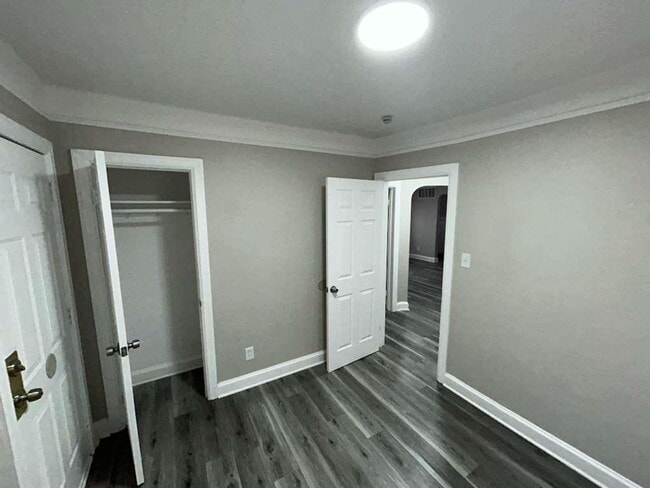 Building Photo - Freshly Renovated 3 Bedroom Bungalow