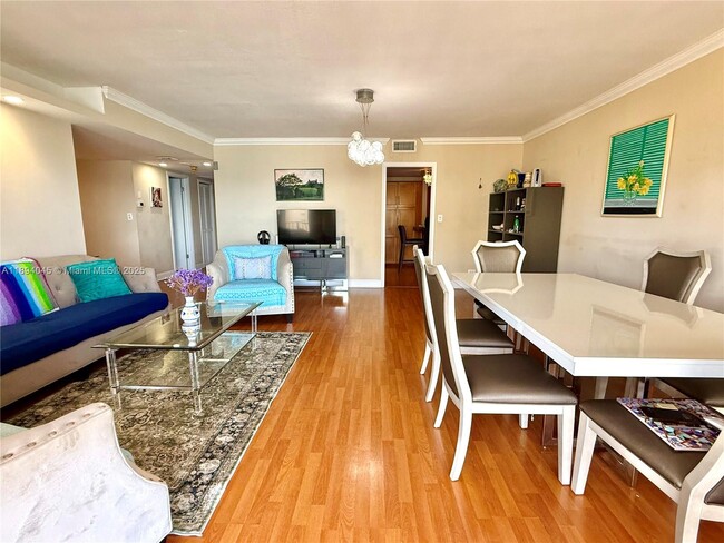 Building Photo - 1800 NE 114th St