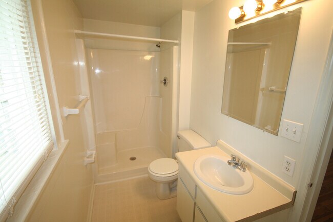 Building Photo - Spacious 3 Bed / 2 Bath Trinity Park Home - All Appliances and Large Fenced Yd