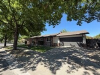 Building Photo - Newly renovated single story in Greenwood Estates!