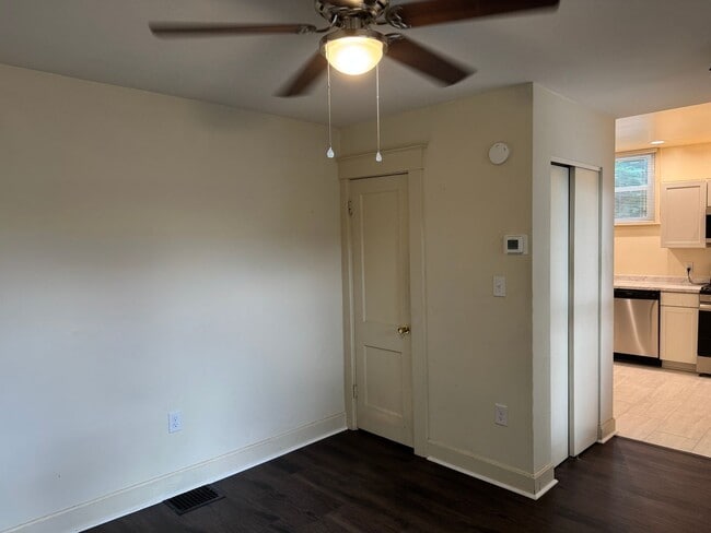 Building Photo - 3943 Elsmere Ave