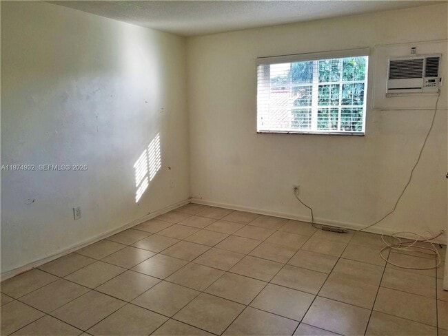 Building Photo - 50 W 4th St