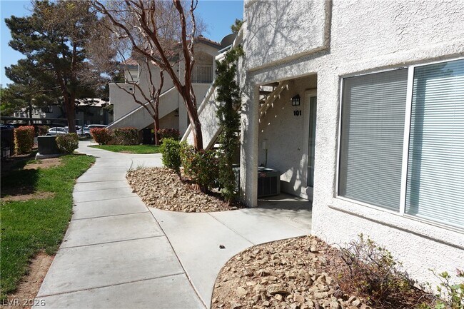 Building Photo - 3131 Key Largo Dr