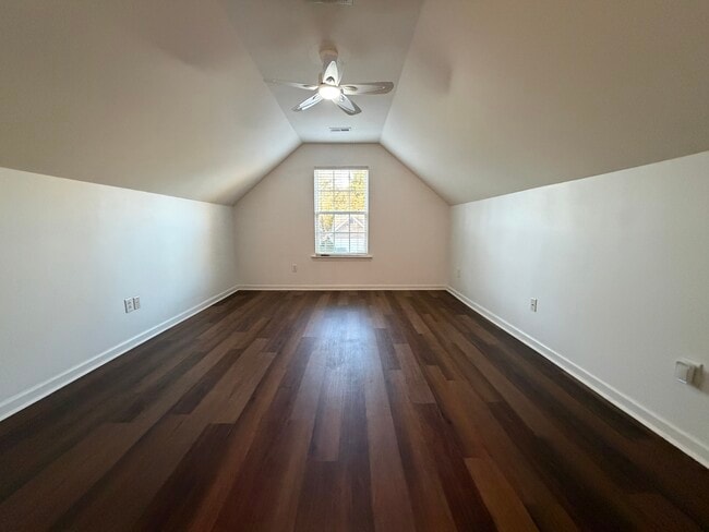 Building Photo - 1863 New Castle Dr