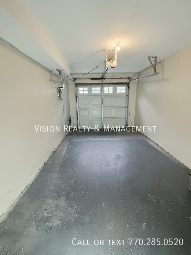 Building Photo - 5025 Brittany Dr