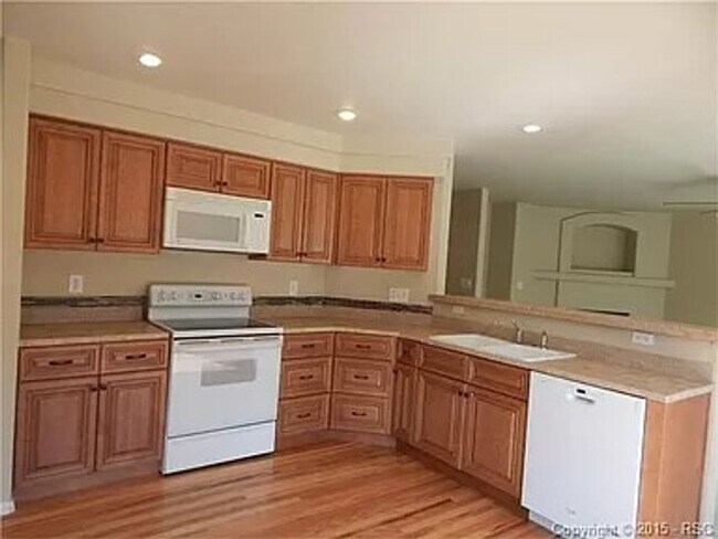 Building Photo - Amazing Home in Desirable District 20 – No...