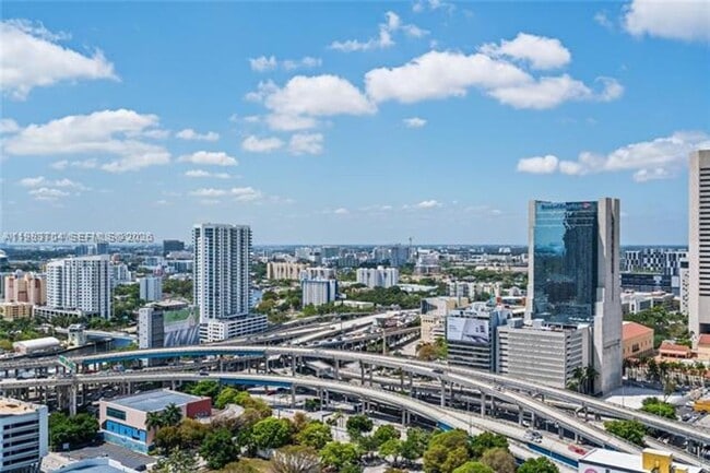 Building Photo - 90 SW 3rd St