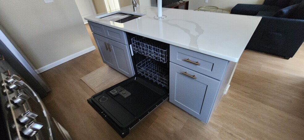 Dishwasher - 5721 N 13th St