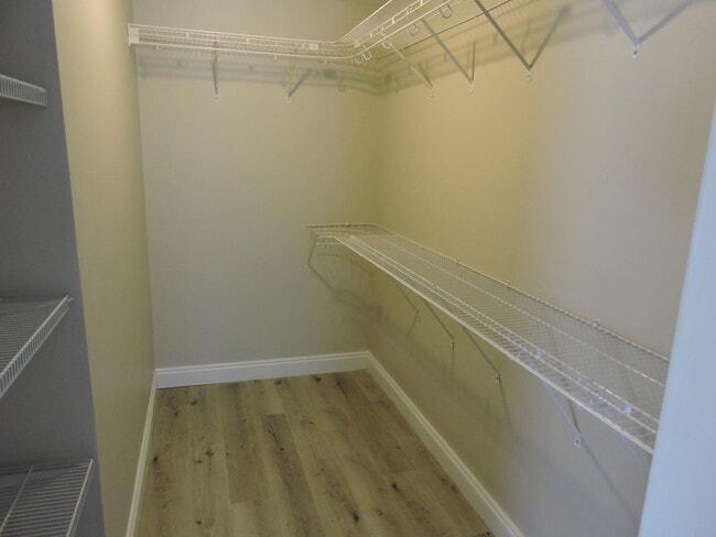 Building Photo - 125 Louise Dr