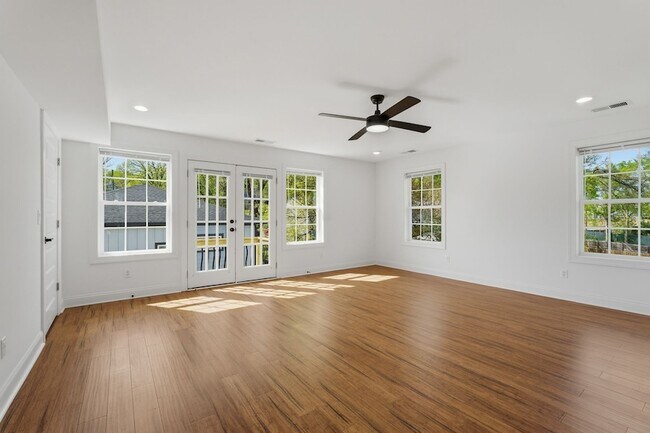 Building Photo - 203 Oceola Ave