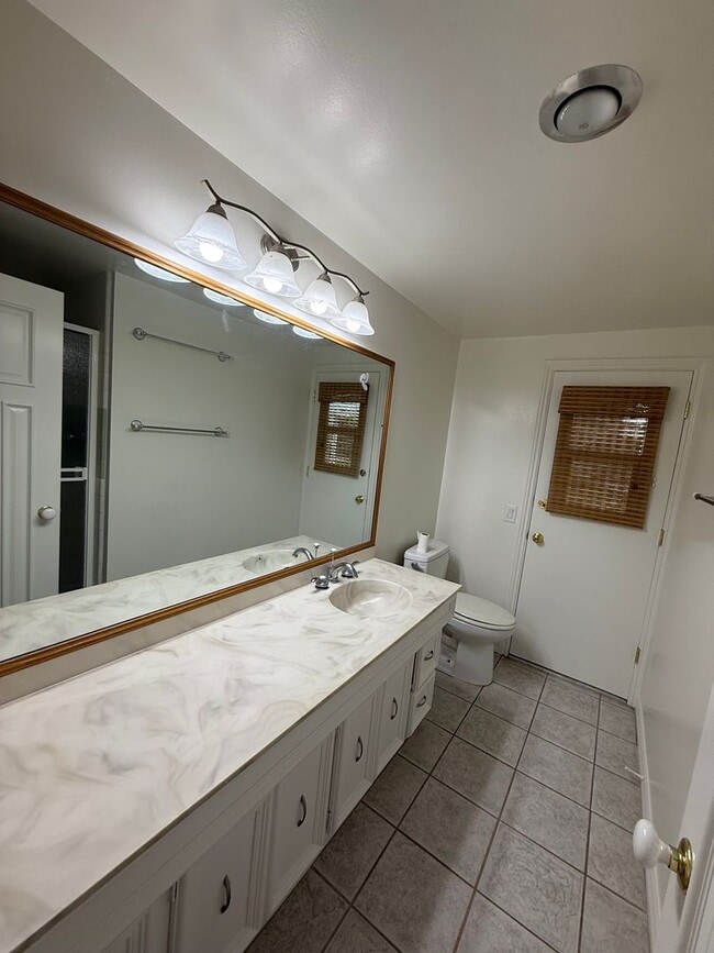 Building Photo - Exquisite Single-Story Retreat in Las Posas Estates