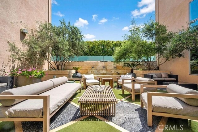 Building Photo - 1318 S Roxbury Dr