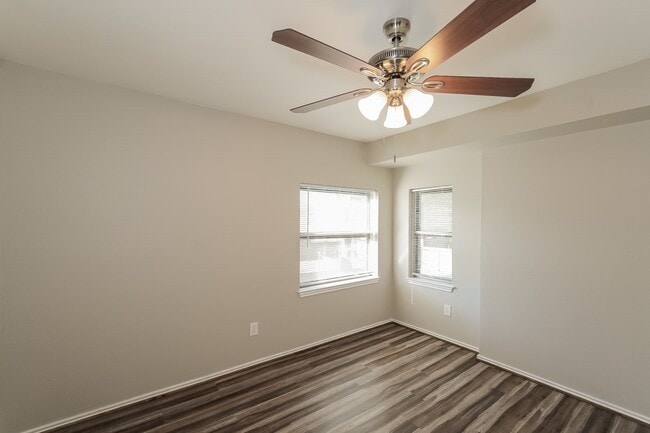 Building Photo - 6915 Eagle Ridge Dr