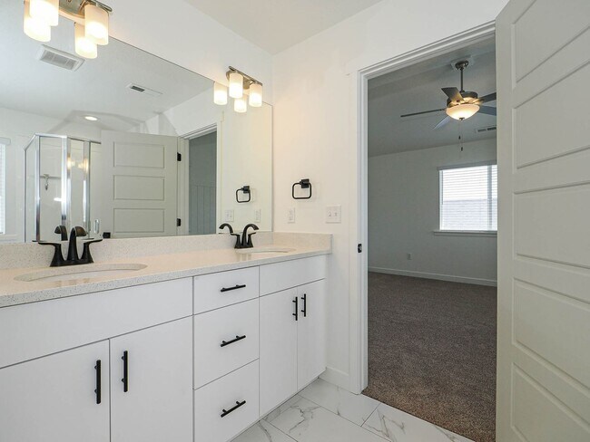 Building Photo - 4 Bedroom, 2.5 bathroom Eagle Mountain Home