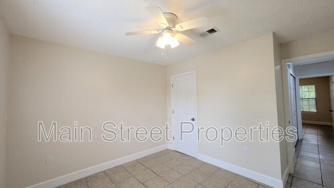 Building Photo - 8264 Continental Dr
