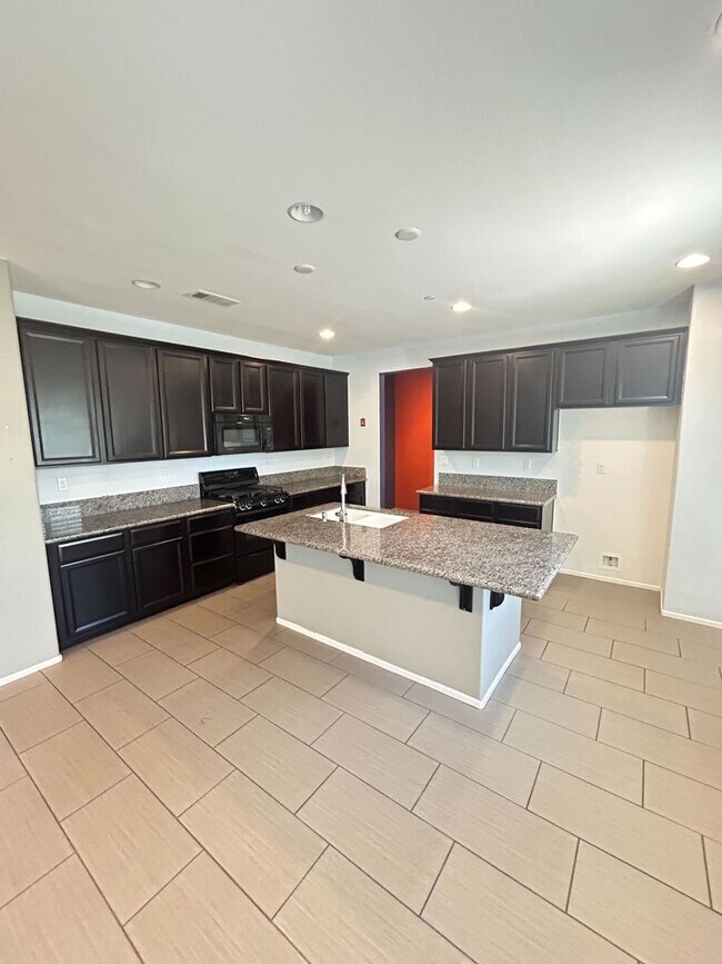 Building Photo - Beautiful Home For Rent NW Bakersfield AVAILABLE NOW!