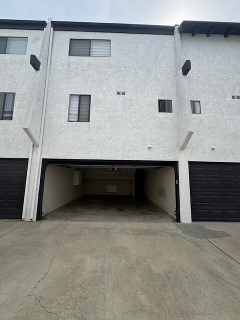 Building Photo - 2609 Nelson Ave