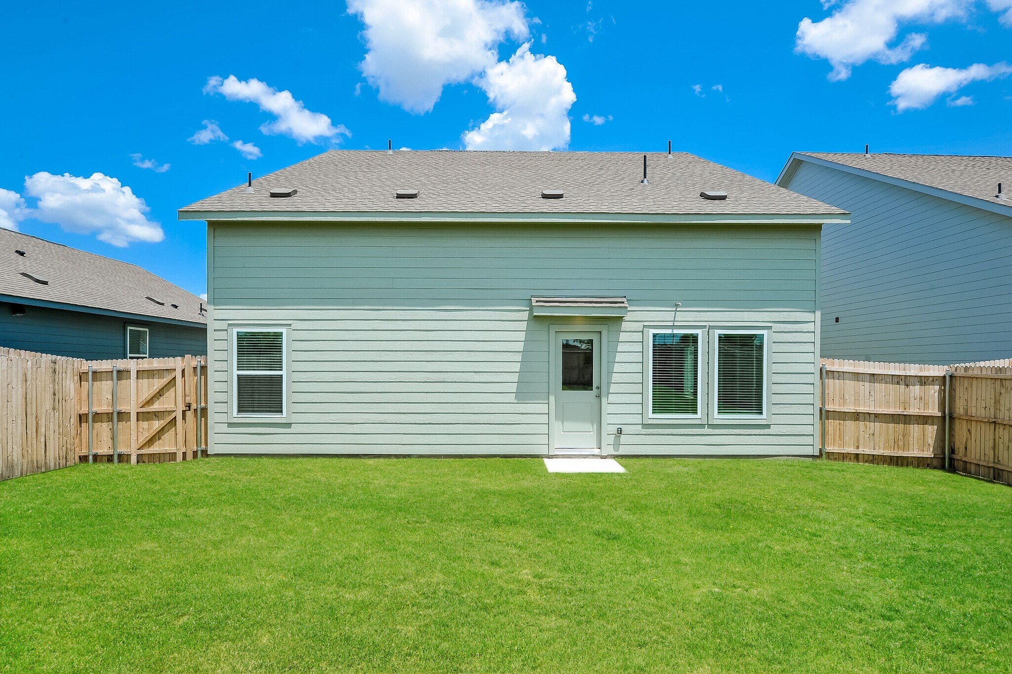 Building Photo - 2768 Mistwood Dr