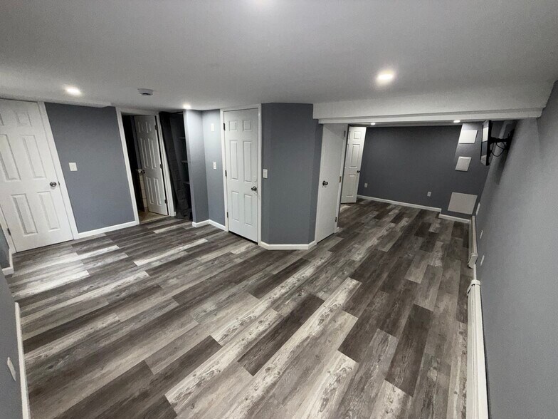 Building Photo - 8 Woody Pl