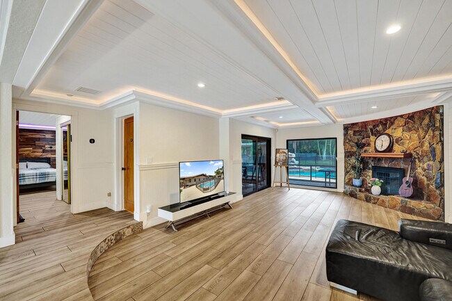 Building Photo - 5612 Harding St