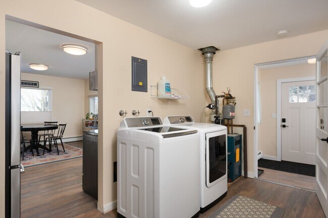 Building Photo - Secluded Cottage with ALL THE VIEWS