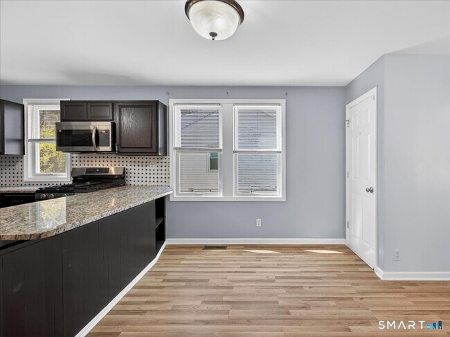 Building Photo - 91 Jewett St