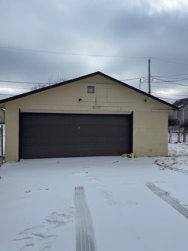 Building Photo - Spacious 4 bedroom house coming soon!!