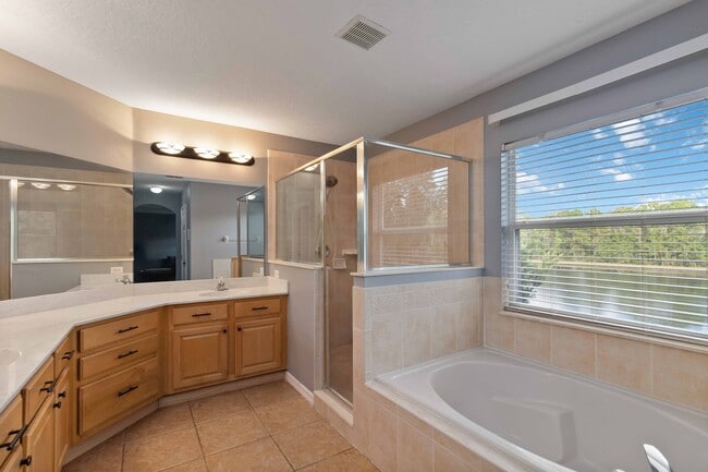 Building Photo - 9797 Portofino Dr