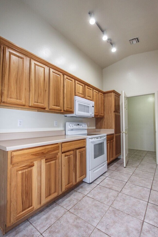 Building Photo - 8509 E Leigh Dr