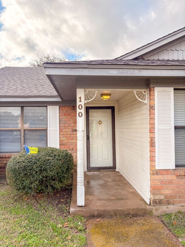 Building Photo - 100 Marylee Dr