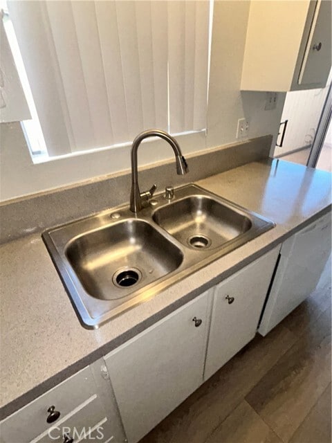 Building Photo - 504 S Ola Vista