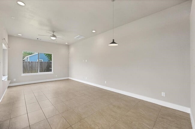 Building Photo - 4411 Hershe St