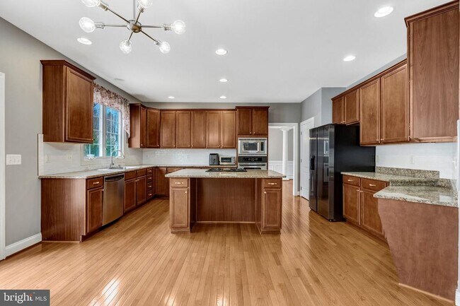 Building Photo - 15053 Doral Pl