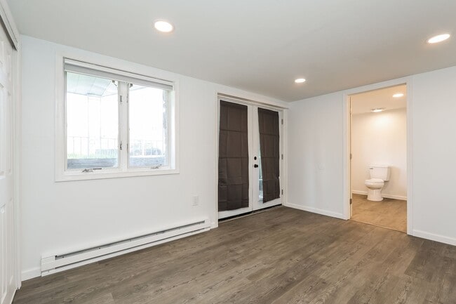 Building Photo - 400 W Bridge St