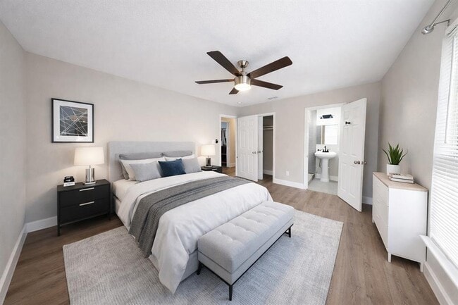 Building Photo - 8700 Parkfield Dr