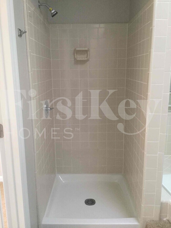 Building Photo - 5800 Old Meadow Rd