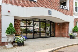 Building Photo - 318 Rindge Ave