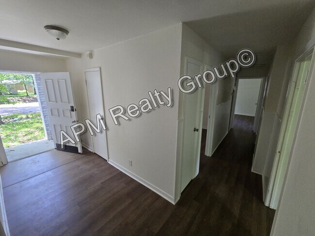Building Photo - 27 Bethune Ct