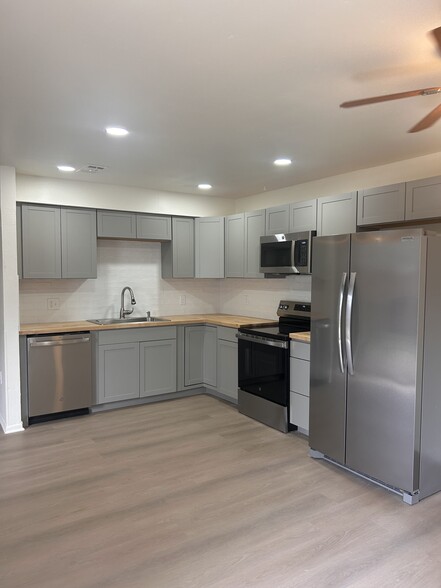 Building Photo - 5213 Everett Ln