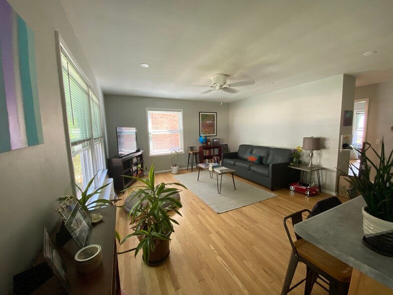 Building Photo - 310 Palomino Ln