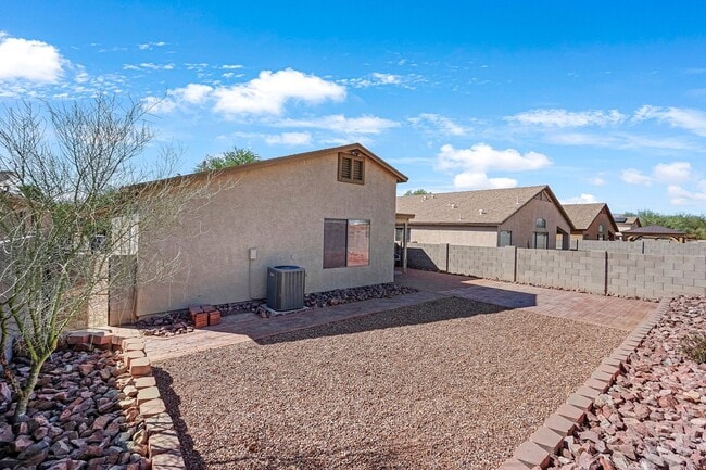 Building Photo - 4663 S Valley Rd