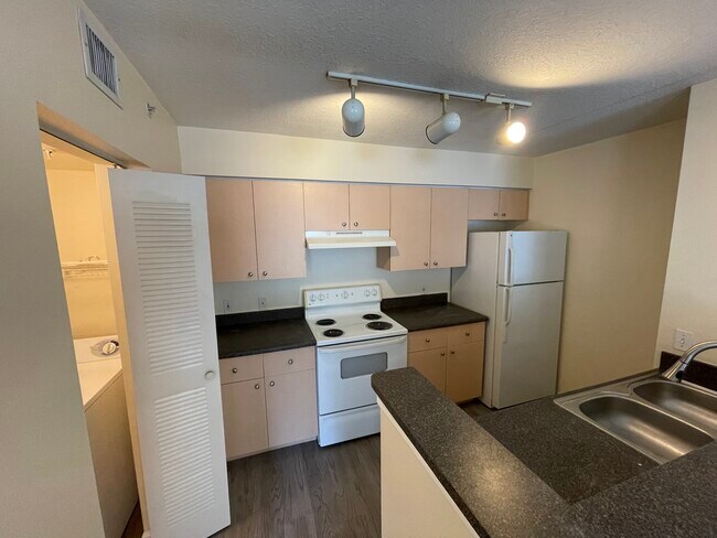 Building Photo - 4220 San Marino Blvd