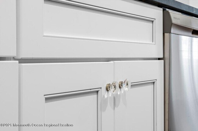 Building Photo - 495 Branch Ave