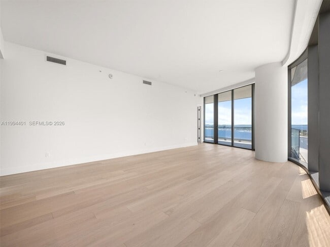 Building Photo - 175 25