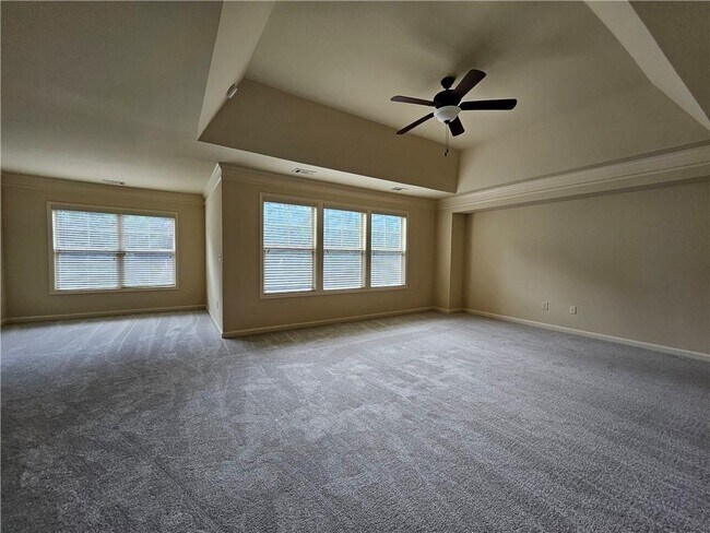 Building Photo - 3155 Stonecrest Dr