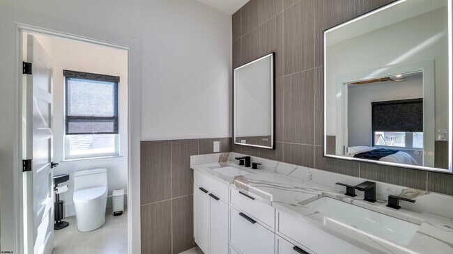 Building Photo - 107 N New Haven Ave