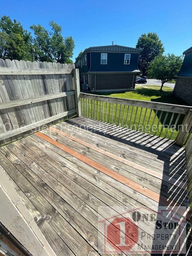 Building Photo - Charming 2 Bedroom TownHouse in Independen...