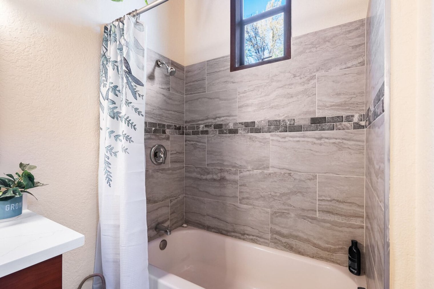 Building Photo - 5504 NE 190th St